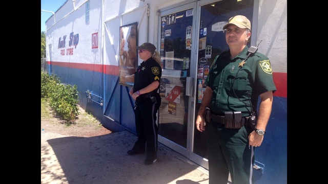 Deputies-outside-Kwik-Stop-in-Pompano-Beach.jpg_25289526