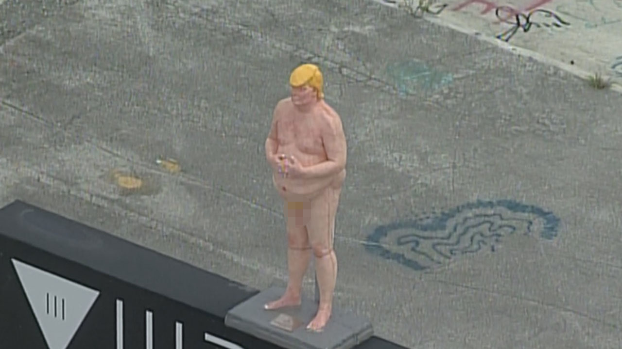 Naked Statue 41