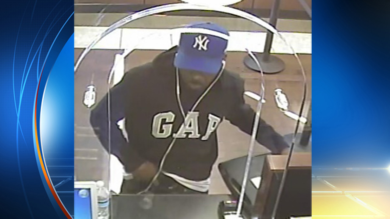Man wearing New York Yankees hat robs Fort Lauderdale bank