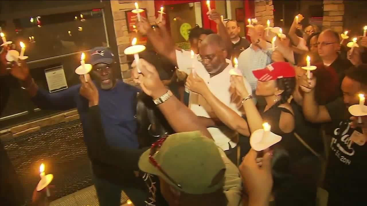 Family Friends Hold Vigil To Remember Slain Chili S Employee